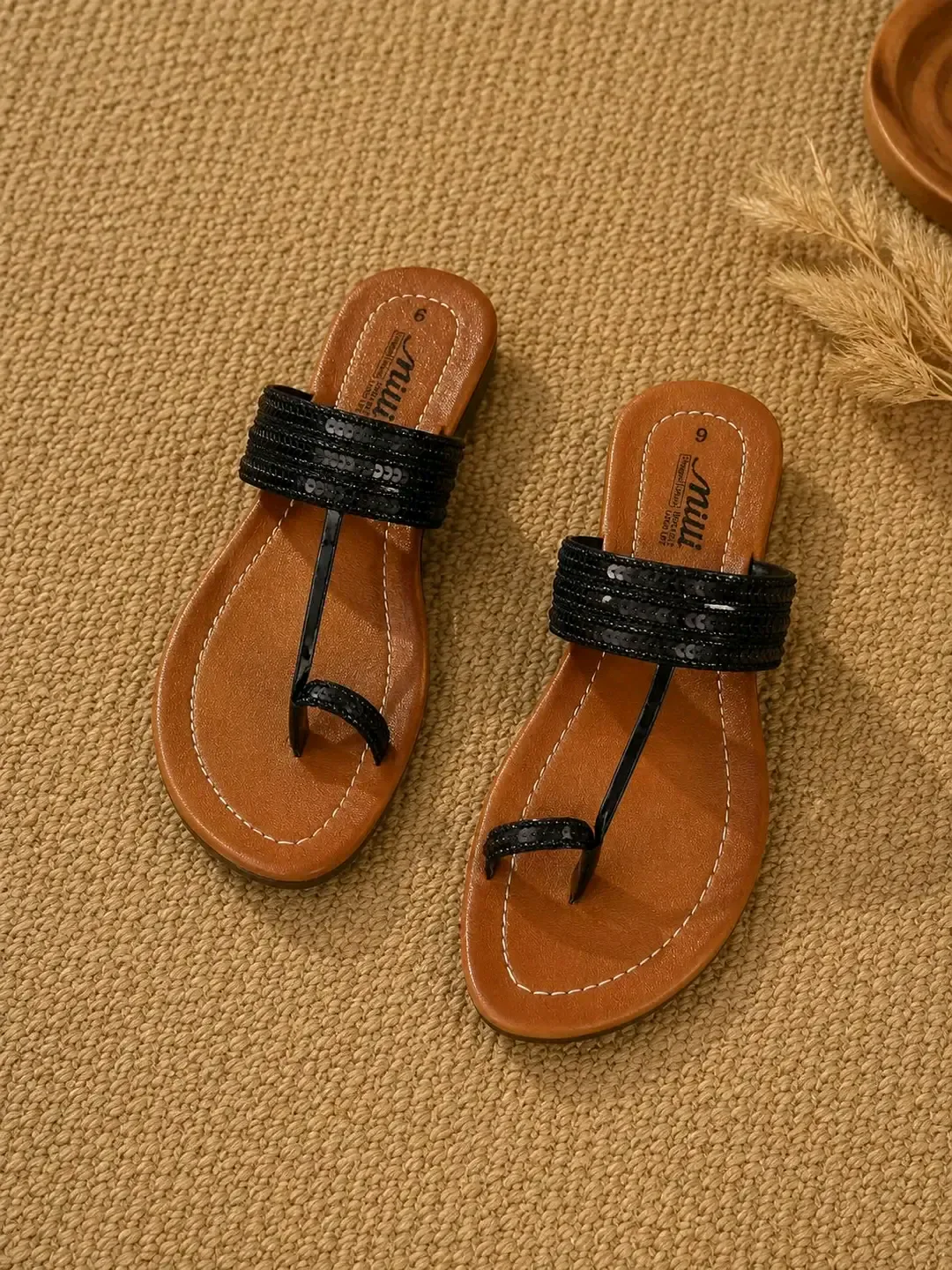Women's Cork Casual Kolhapuri Chappal
*Product Description*: 
*Product Details*:Material: Cork
Pattern: Printed
Gender: Women's
Product Feature: Casual
Available Sizes: 6, 7, 8, 9, 10, 11
Size Chart: Size Chart Attached
Package Includes: 1 x Kolhapuri Cha